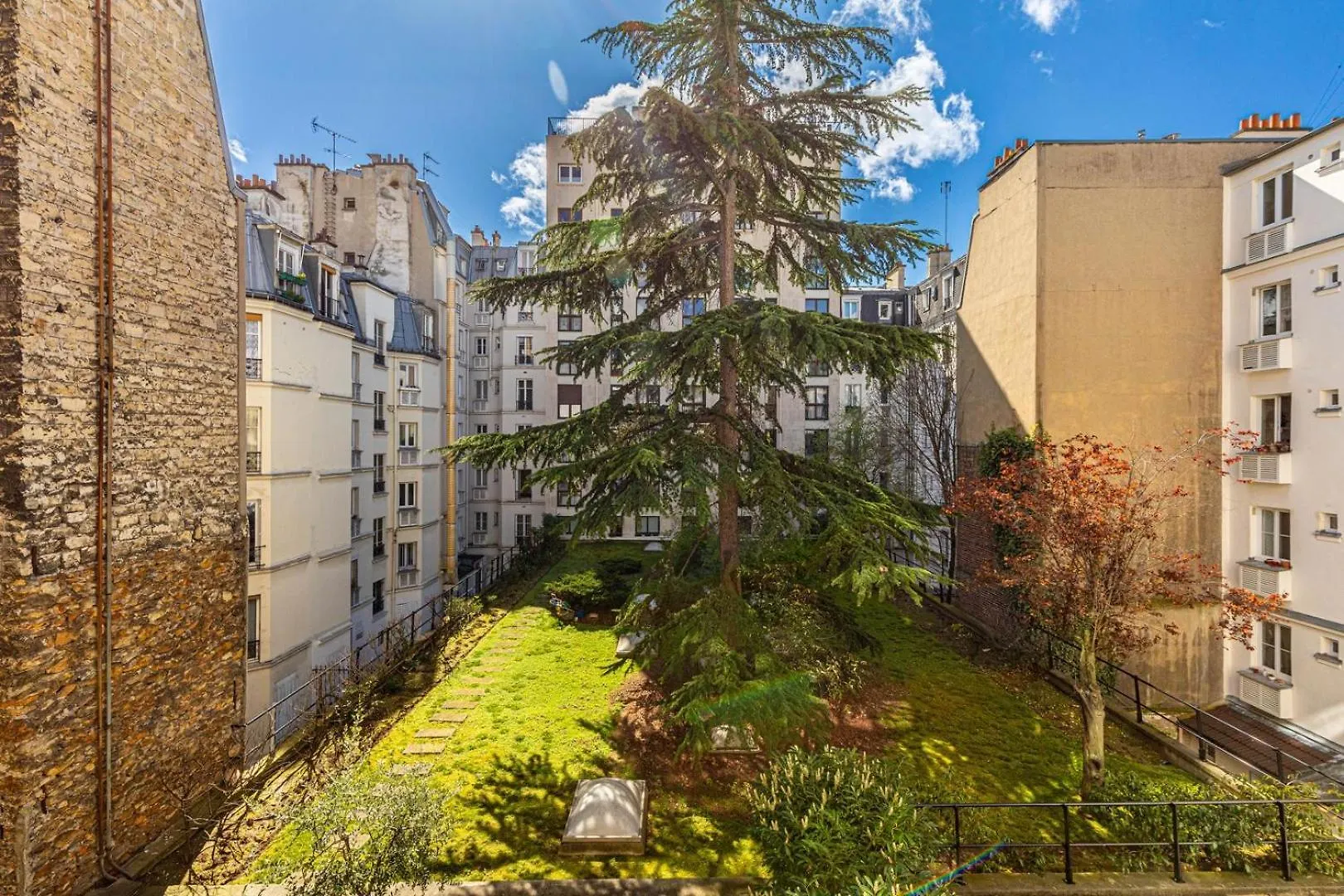 Guestready - Sunlit Haven Near Sacre-Coeur Apartment Paris France